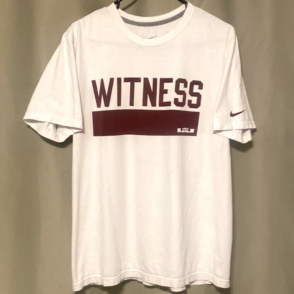 Nike Witness  LeBron James Regular Fit Crew Neck Basketball Tee Shirt  Size L